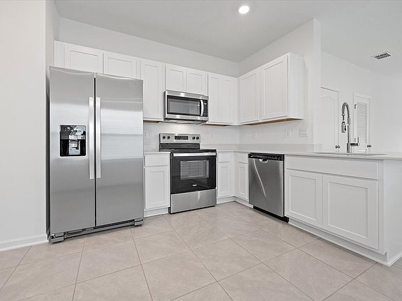 3rd image of 77 Playa De Luna Ln