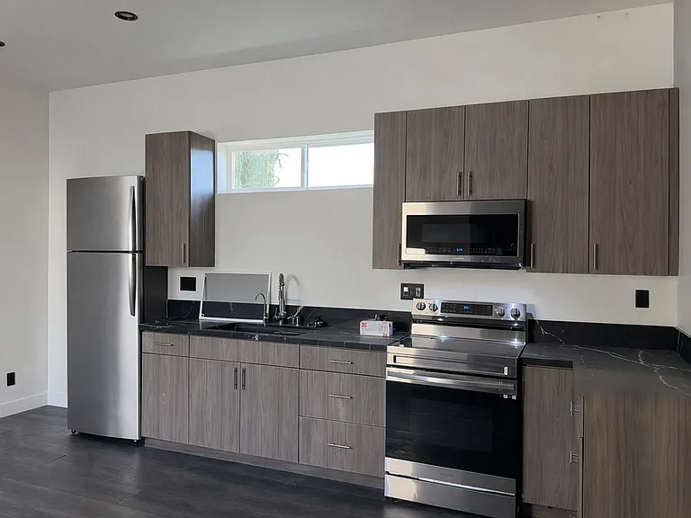 6235 Penfield Ave — Photo 7