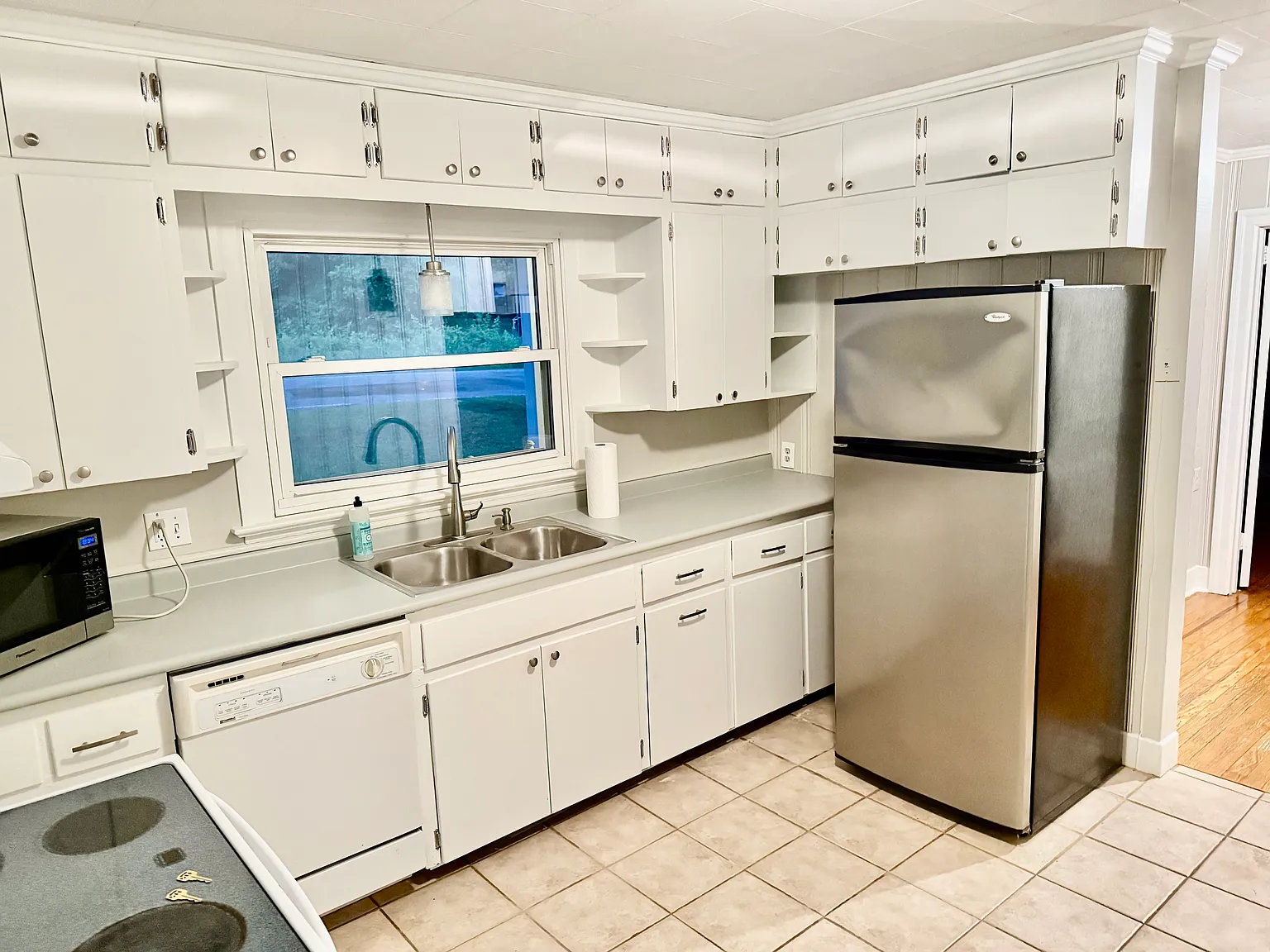 2 bed, 1105 sqft, $1,900 — Photo 2