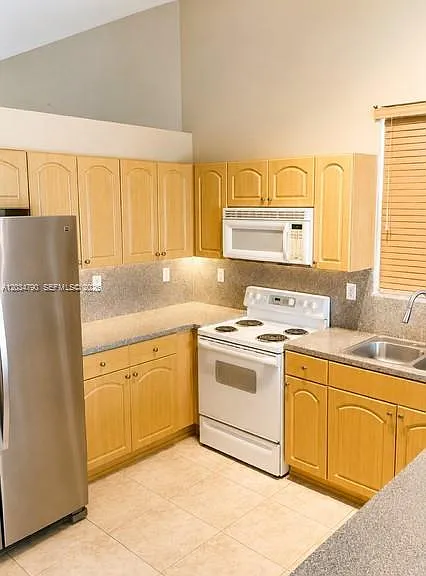 5420 SW 134th Ave — Photo 3
