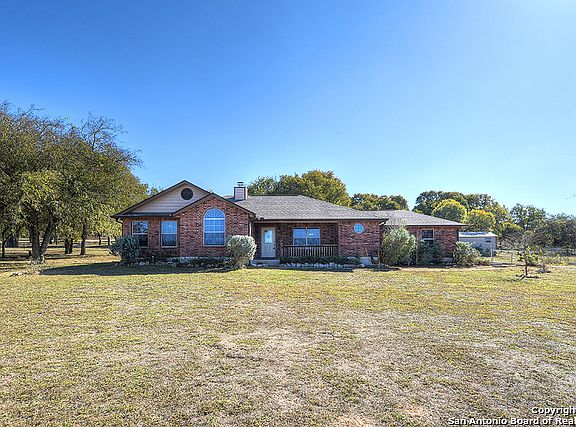 2nd image of 204 Whispering Oaks Dr