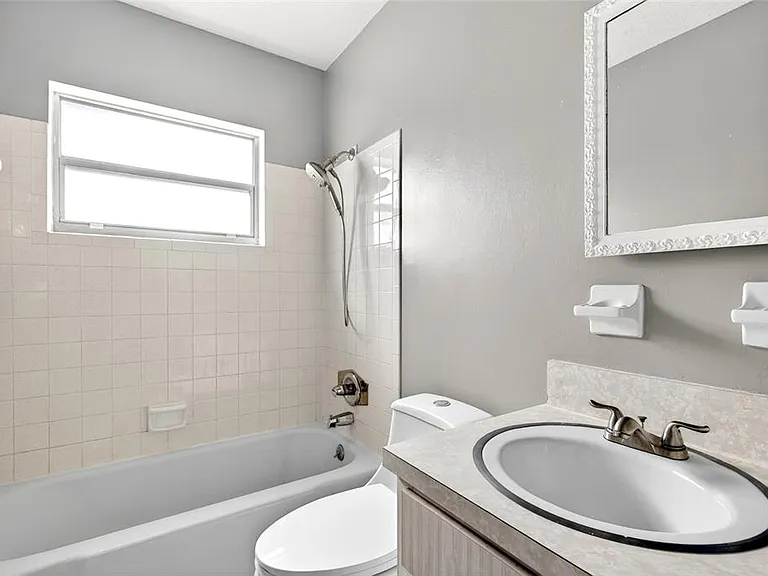3423 SW 27th St — Photo 10