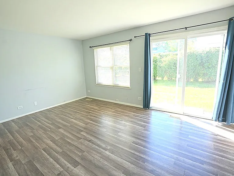 2684 Waterford Ct — Photo 8