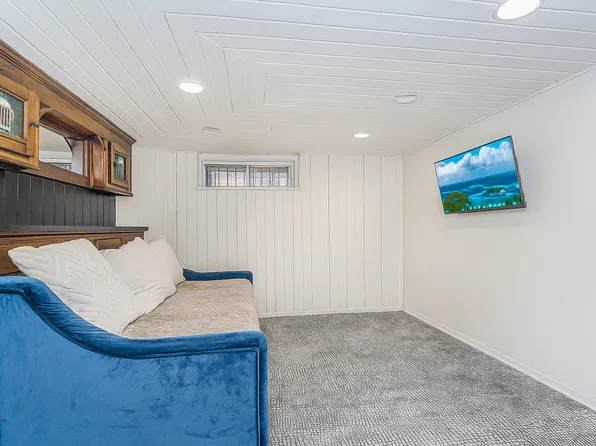 1917 Glenwood Road image 33 of 36