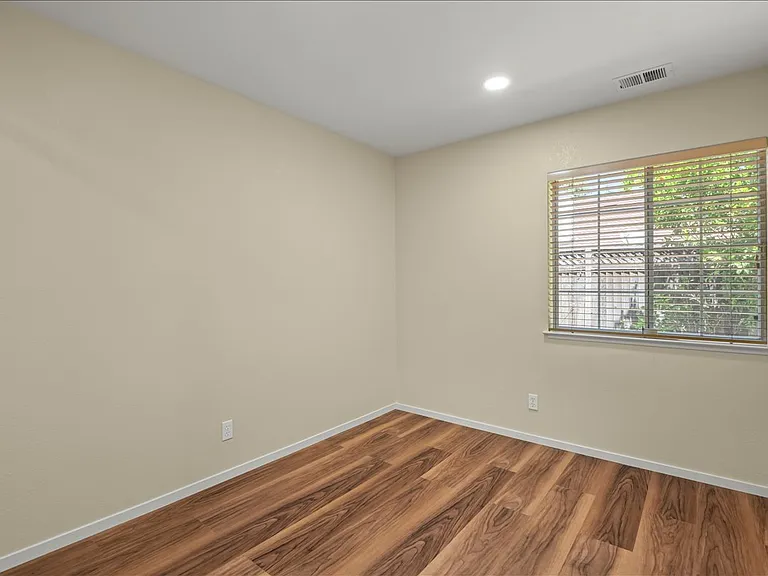 38806 Litchfield Cir — Photo 12