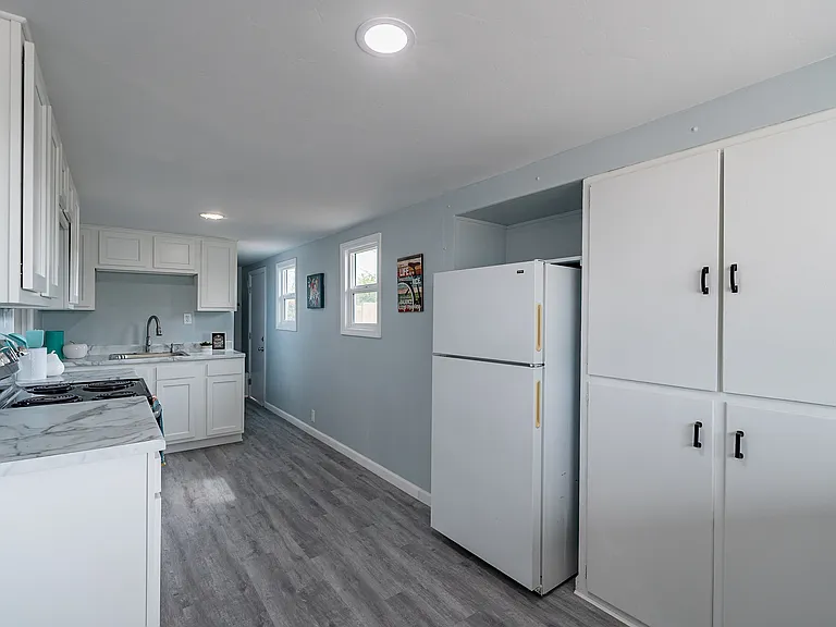 1231 E Lee St — Photo 4