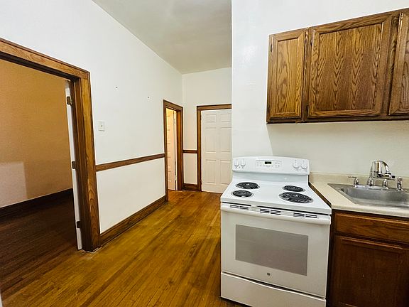 5th image of 1104 N Ashland Ave #1R