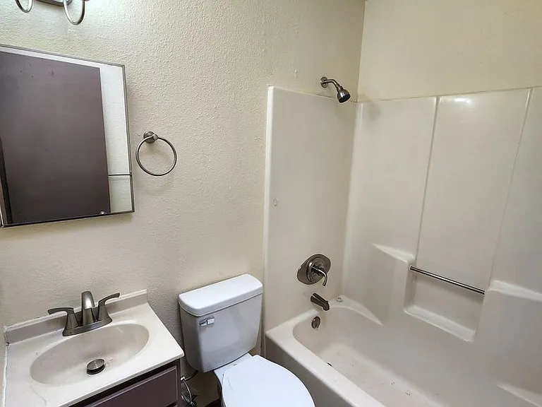 2509-2511 Pecan Dr — Photo 12