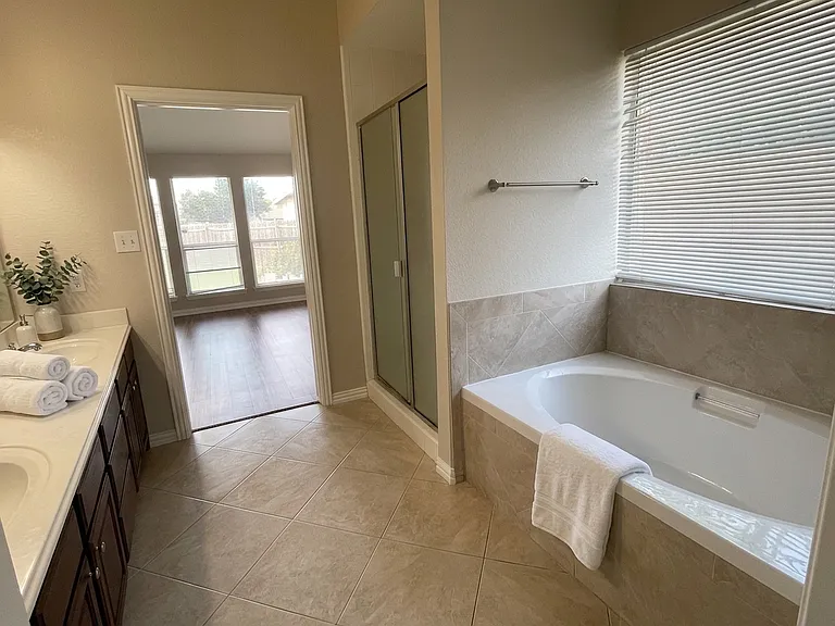 1919 Lennox Ln — Photo 32