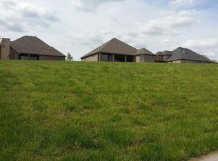 3283 W Bluffview St, Springfield, MO 65810