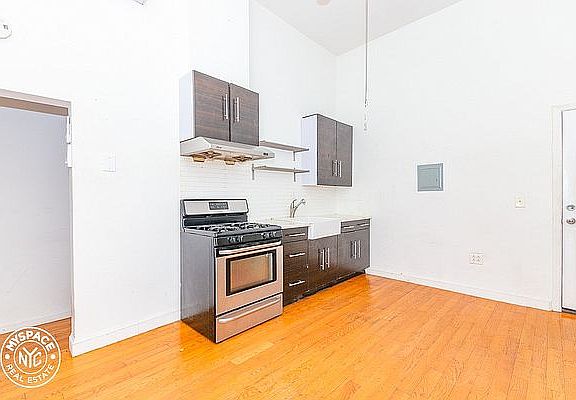 2nd image of 770 Hart St #1