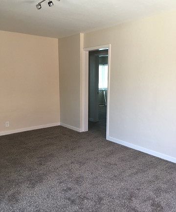 4th image of 1215-1219 E 53rd St #1215