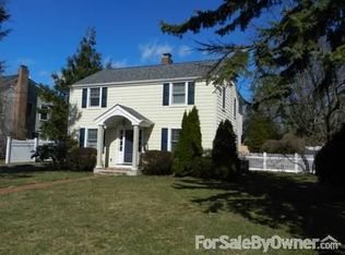 162 Clinton Ave, Huntington, NY 11743
