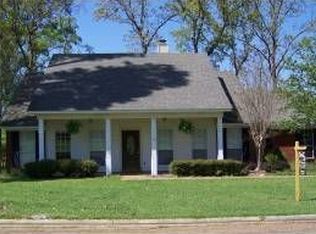 939 Mountain Crest Dr, Byram, MS 39272