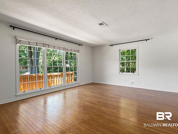 3rd image of 652 Bellangee Ave