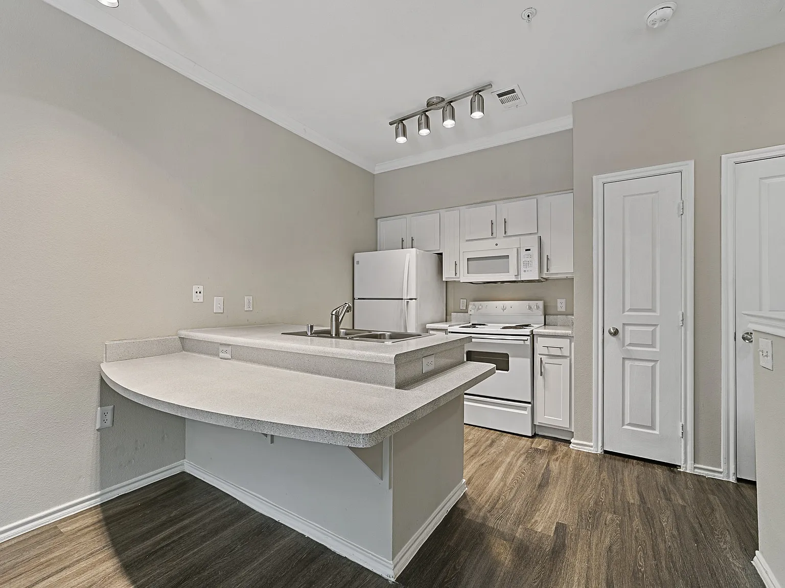 Reserve at White Rock — Photo 3