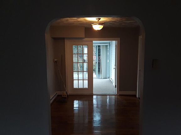 4th image of 22 White Oak Dr
