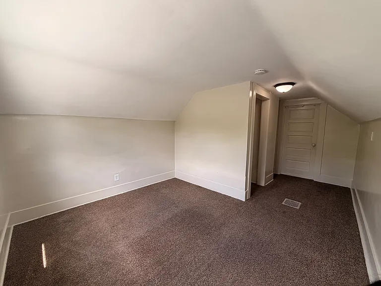 19 E Oakland St — Photo 11