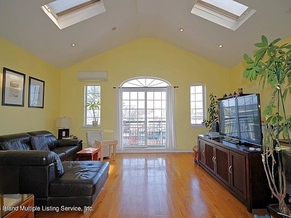 5th image of 18 Bay 38 St #3B