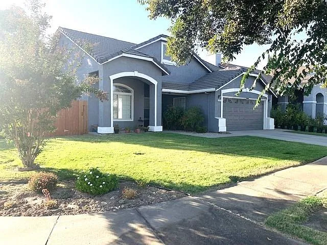 4511 Glimmer Ln photo 1