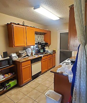 4th image of 806 E Lilac St