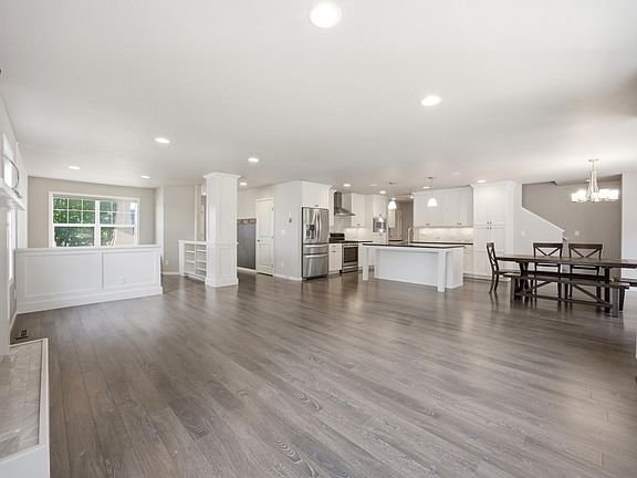 5th image of 3981 47th Ave S