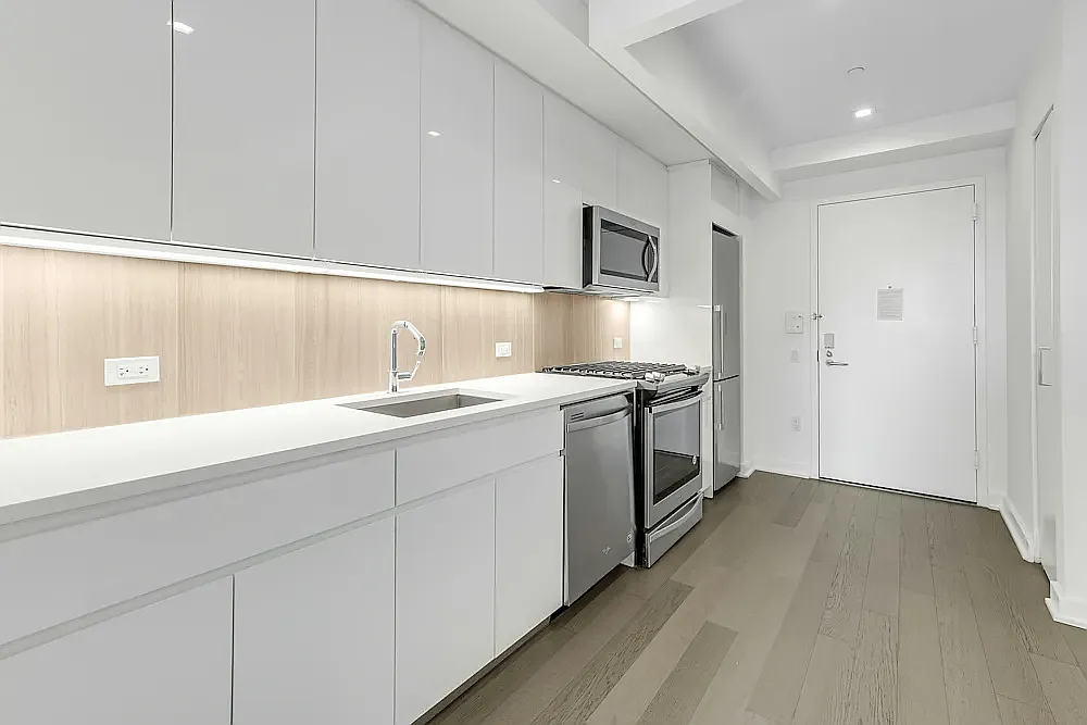 29-22 Northern Boulevard — Photo 1