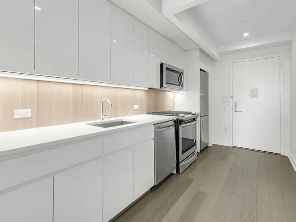 2922 Northern Blvd APT 2408, Long Island City, NY 11101