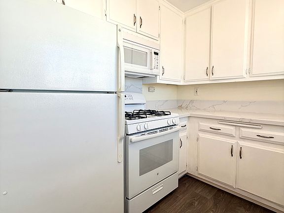 3rd image of 3051 Meade Ave APT 15