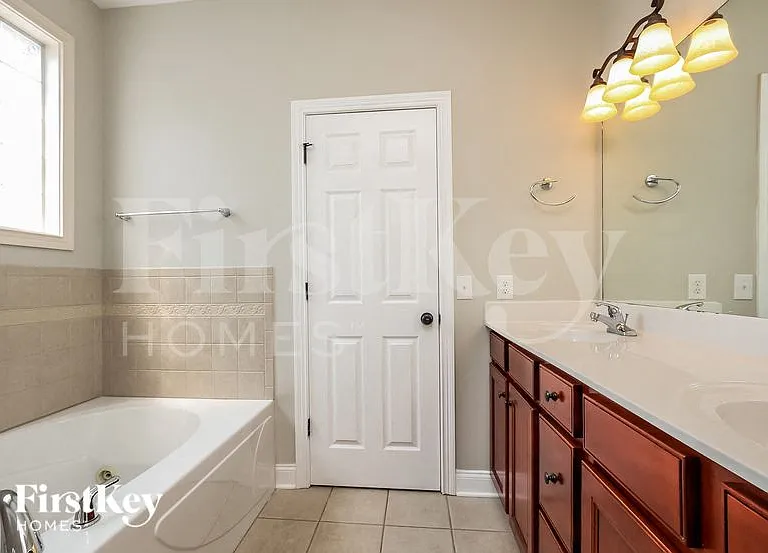 720 Courtland Ave — Photo 11