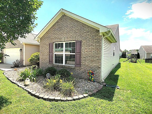 3rd image of 5985 Oakhaven Dr
