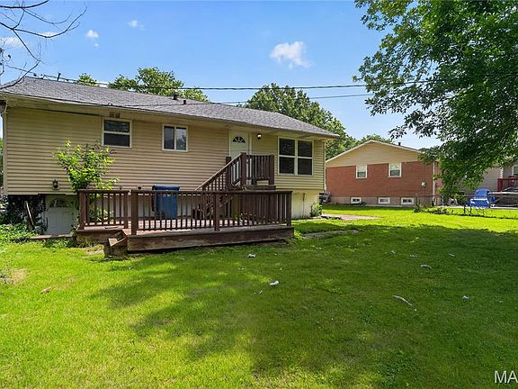4th image of 1420 Columbus Dr