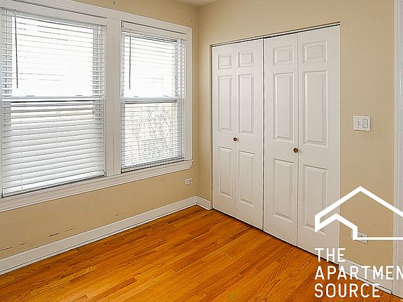 3rd image of 634 W Roscoe St #1N