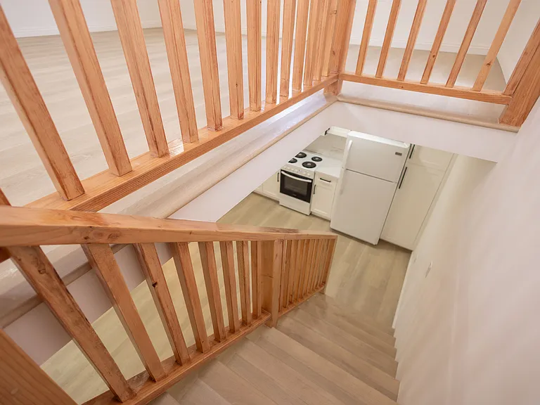 446 S La Peer Dr — Photo 35