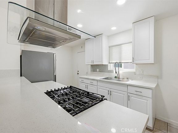 4th image of 574 Toledo Dr