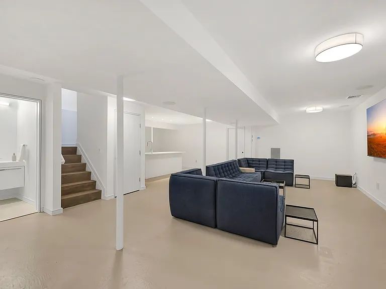 33 Hedges Banks Dr — Photo 20