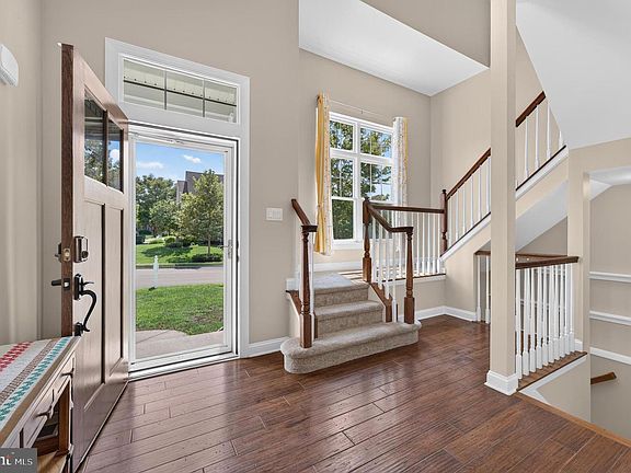 4th image of 127 Starboard Way