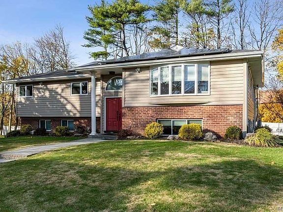 24 Jeffrey Ln Great Neck Ny 11020 Zillow