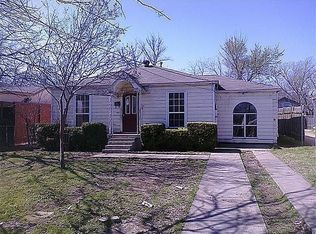 515 Red Bud Ln, Cockrell Hill, TX 75211