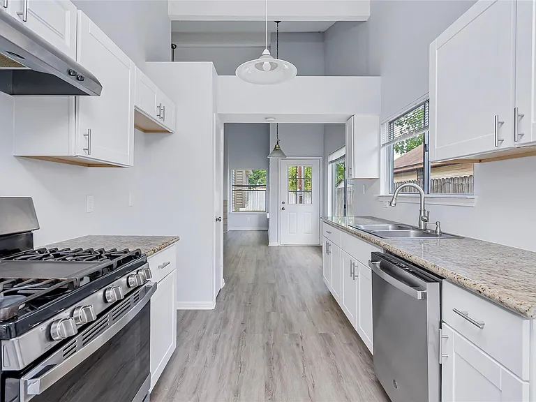 2527 Silver Trumpet Dr — Photo 12