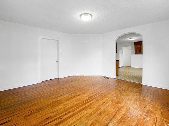 5th image of 368 Farley St