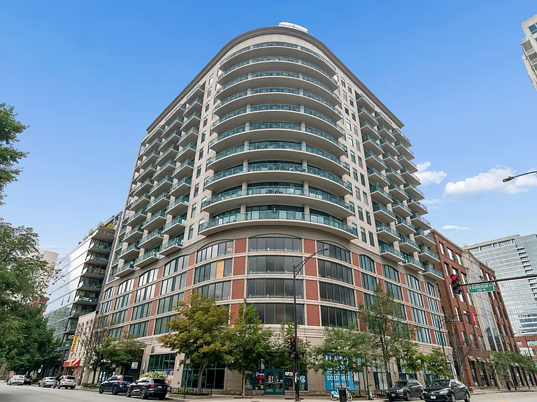340 W Superior St #1201 — Photo 1