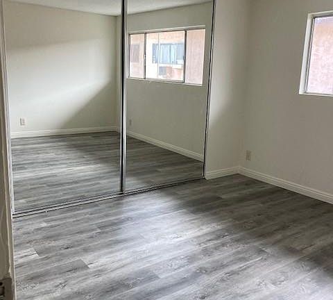 2nd image of 5736 Lexington Ave