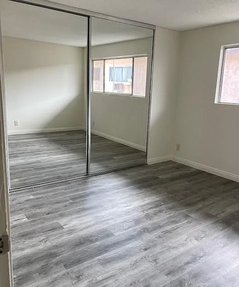 5736 Lexington Ave — Photo 2