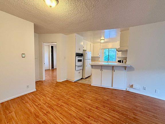 3rd image of 2215 N Beachwood Dr APT 101