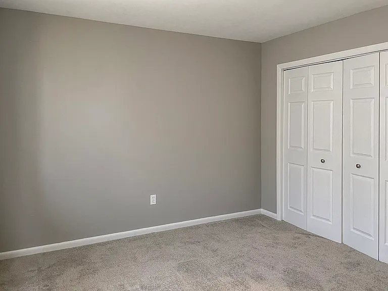 Elmwood Apartments — Photo 15