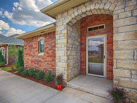 2nd image of 2208 Persimmon Dr