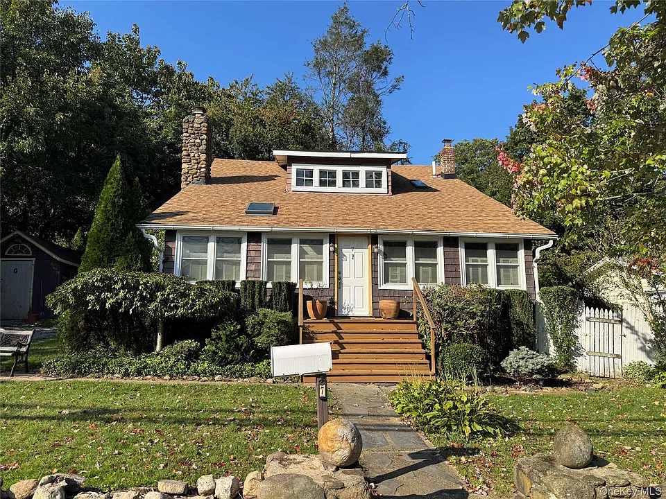 7 Warner Ave