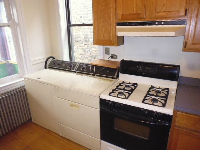 1st image of 912 W Newport Ave APT 3