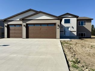 328 7th Ave SW, Surrey, ND 58785